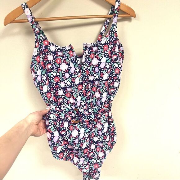 Living my best Life Floral one piece with built in belt L - Picture 1 of 6